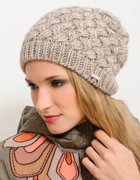 Зимняя шапочка спицами с объемным узором Плетенка | Вязание Шапок - Модные и Новые Модели